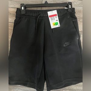 Nike Tech Shorts Large